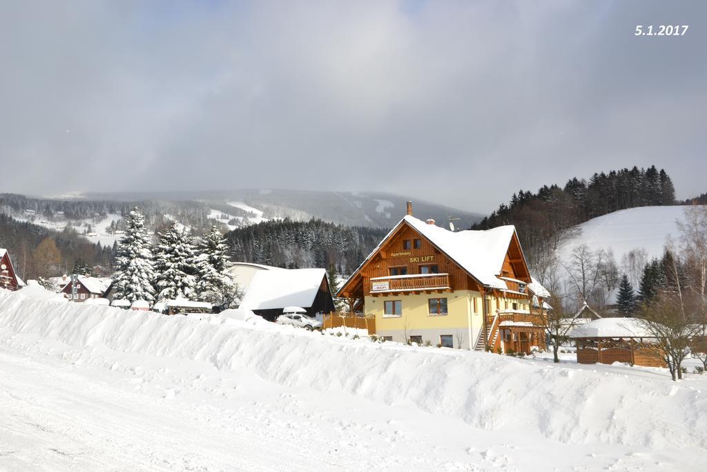 Apartmany Ski Lift ロキトニツェ・ナト・イゼロウ エクステリア 写真